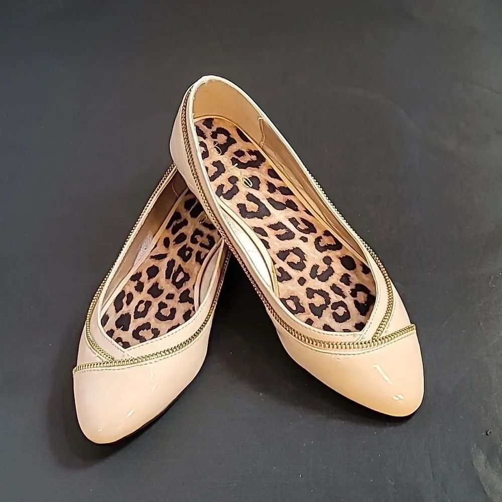 BEBE ZIPPER EMBELLISHMENTS EMBROIDERED ALMOND TOE SLIP-ON WOMEN"S BALLET FLAT